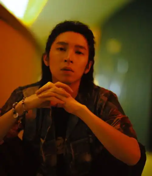 他在香港糊透,在内娱却火了
