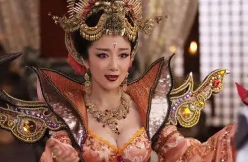 她是古装剧中蛇蝎美人,曾被叶璇爱宠咬伤,整容后重回娱乐圈

