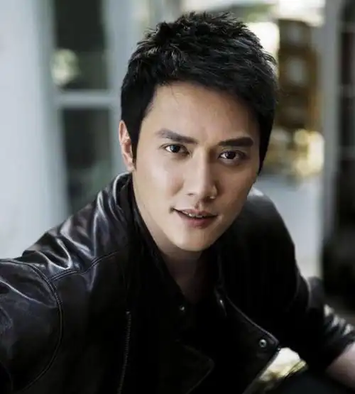 李冰冰出演乘务长,冯绍峰演医生,他俩谈出演平凡英雄的感怀
