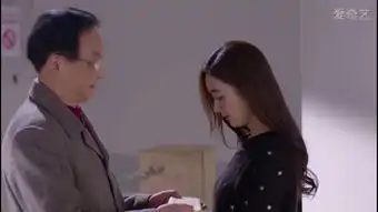 杉杉来了电视剧里面赵丽颖的头发是什么颜色什么发型的啊
