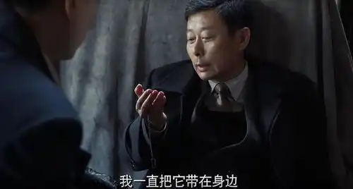 无间闪官不是钢琴师,这些细节显示,他的真实身份另有阴谋
