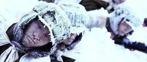 图片中女人在干什