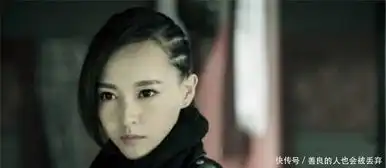 盗墓笔记中张起灵和张启山是什么关系
