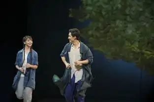 田沁鑫山楂树之恋北京上演小彩旗连跑9场
