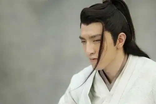 他演了那么多年坏人,一直被骂是渣男,现在凭这个角色爆红
