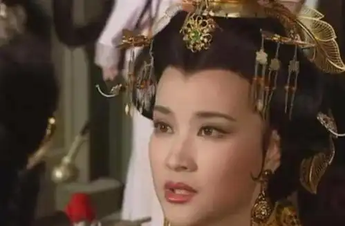 宰相写青鹅二字被砍头,众臣疑惑不解,武则天把字拆开看看