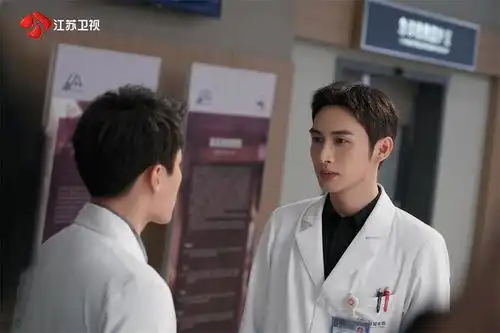 首次挑战医疗剧出演天才医生张彬彬洗澡洗头都在背台词谈艺录
