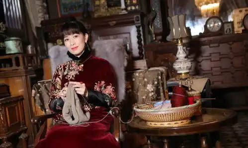 45岁佘诗曼大胆秀身材上衣撩到大腿根,网友却只关注她的脚趾