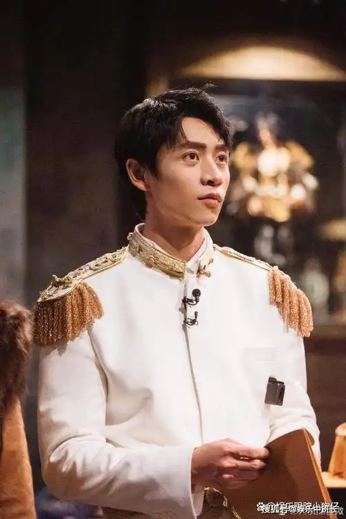 明星大侦探第七季首发剧照张若昀像青蛙王子,大张伟像野人
