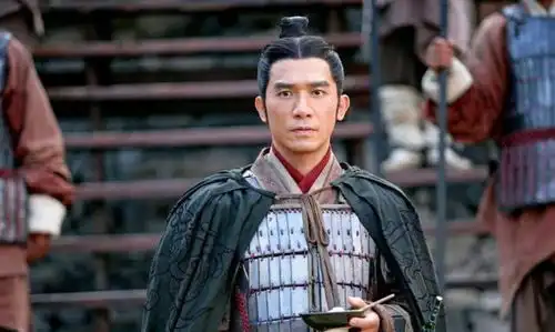 东汉是个看门第的时代,孙家出身寒门,在士族眼里就是乡下的贱民