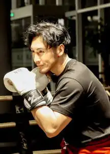 精彩花絮功夫世家张晋和爸爸大秀武术,蔡少芬在一旁找事
