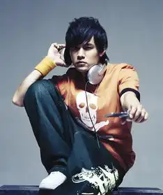 求周杰伦带耳机听歌的图片
