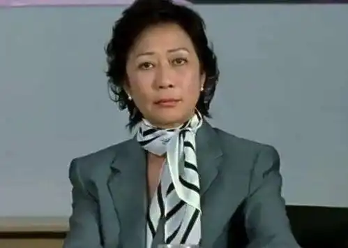 饰演梅超风,一直没人娶,和刘德华是朋友,今70岁仍然单身

