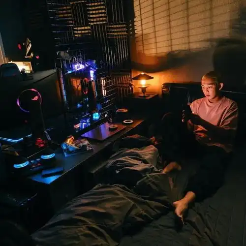 韩国丧尸新片活着冷静的求生者朴信惠剧照
