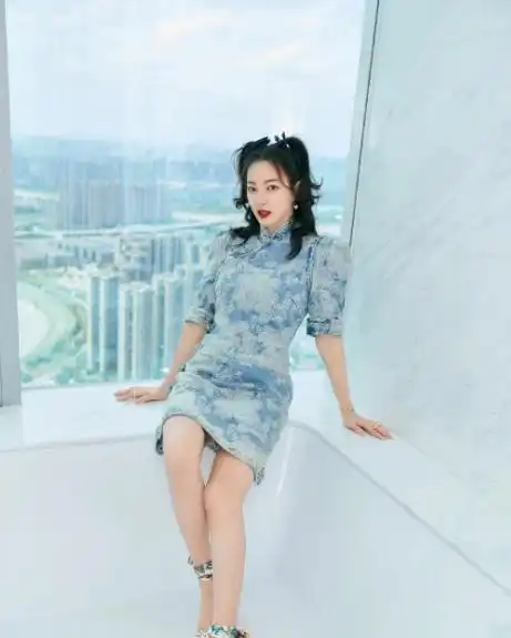 张雨绮为比赛拼了穿吊带跳钢管舞,这奶妈身材我服了