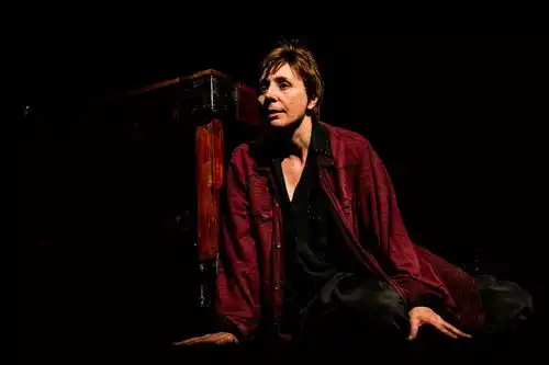 评巴西仓库剧团版哈姆雷特女人,你的名字叫弱者
