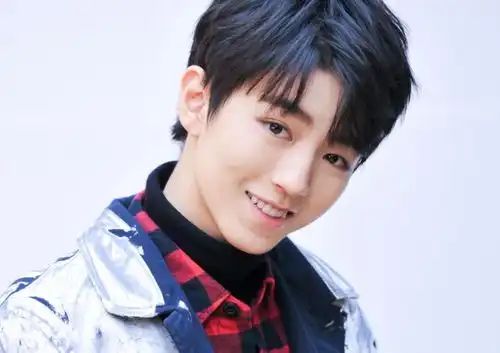 天坑鹰猎女主遭王俊凯粉丝吐槽长相配不上男主,文淇霸气回怼