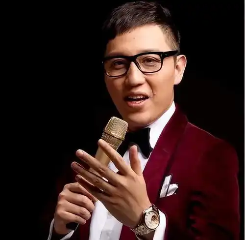 四大卫视现任一哥一姐,位置都不稳固,何炅一人扛着湖南台往前走