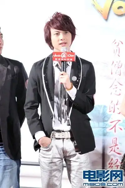 谢娜扭秧歌演出浴戏应采儿嘻游记衣服被扒
