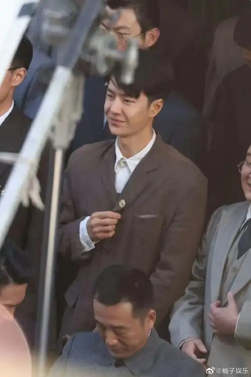 王一博光明之路杀青路透曝光