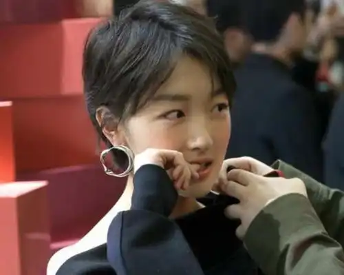 孩子喜欢咬指甲,都是因为口欲期,家长不要再压抑孩子了