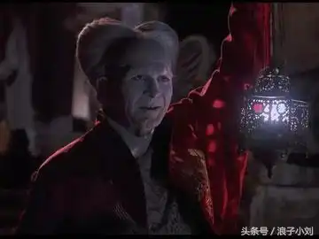 外国吸血鬼活几百年就嫌活太久,而中国神仙活个上千年都不腻歪
