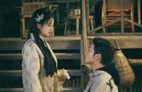 王牌对王牌总导演吴彤晒出灵魂画作,被景甜要求换成头像,女王实锤了