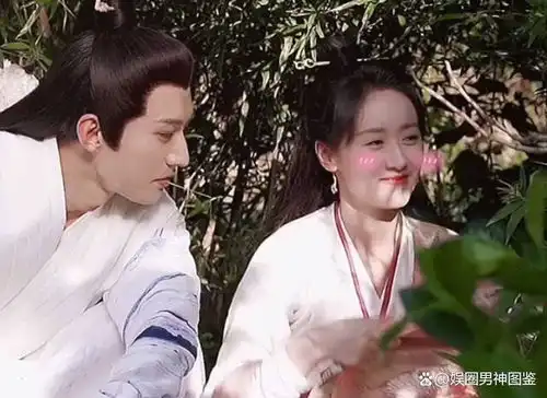 成毅袁冰妍各自新剧营业,情人节晒甜蜜剧照,网友磕到了
