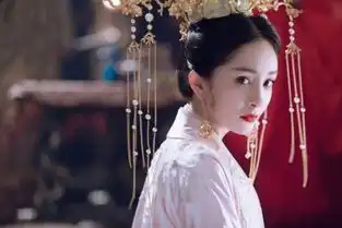 中国名人榜,前十女星有周冬雨杨幂,baby赵丽颖热巴排名十分胶着