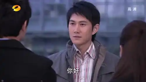 佳期如梦冯绍峰好意和男子握手男子却一脸高傲爱答不理
