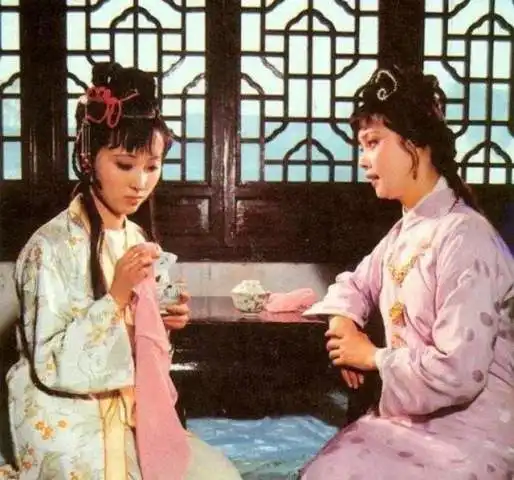 87红楼梦剧中势如水火,剧外亲如姐妹,提起友情她泪流满面
