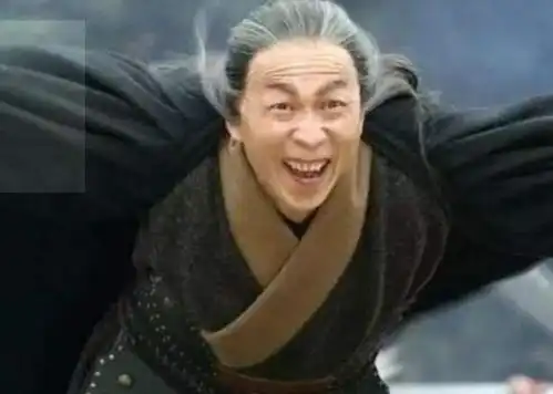 4位青翼蝠王韦一笑苏有朋版最经典,邓超版最吓人,新版是影帝