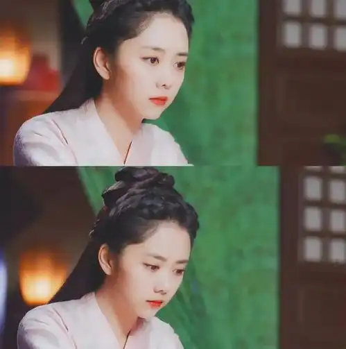 谭松韵美上热搜,红色吊带碎花裙超甜,她在颜值赛道上真没输过