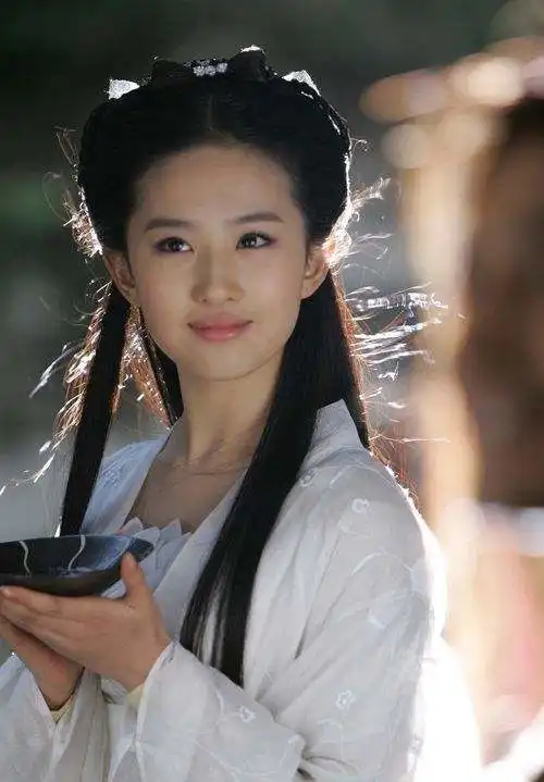 华裔女演员为闯好莱坞改姓氏,寄人篱下的悲哀数典忘祖的忤逆