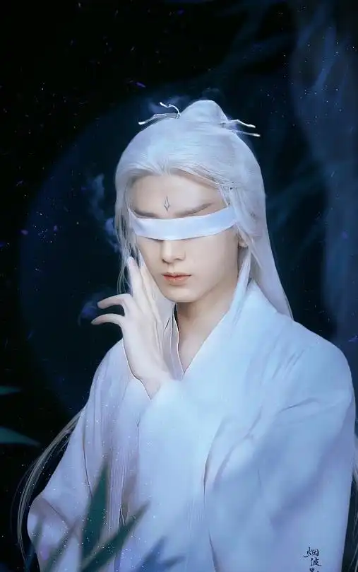 成毅新剧路透照,白发蒙眼造型仙气飘飘,网友这个造型太好看了