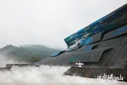 王潮歌云海漫游穿越浮生,峨眉山的一座戏剧幻城