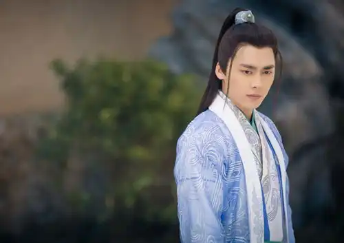 镜双城官宣剧照公布,李易峰演苏摩,陈钰琪演白璎,符合吗