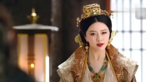 白发王妃容乐被无忧伤透心逃到宸国在见昭芸,傅筹为了容乐与母亲对抗
