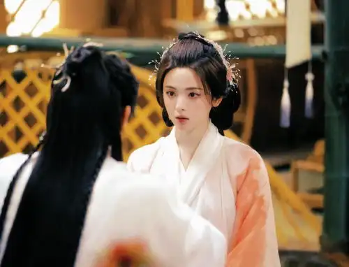 组图杨超越晒七时吉祥生图剧照古装造型温婉美貌动人

