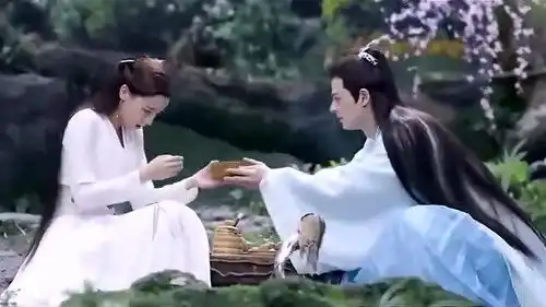 三生三世枕上书老公给我吃烤鱼,凤九喝水都呛到了