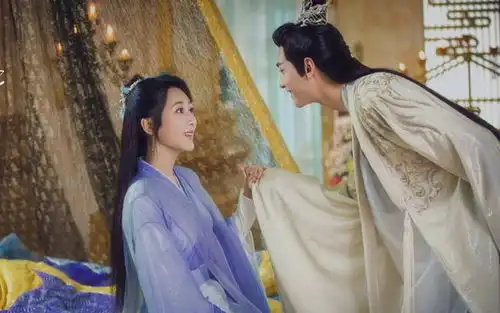 她和肖战吴亦凡邓伦李现李易峰霍建华都合作过