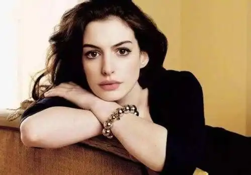 穿prada的女王安妮海瑟薇演绎优雅,霸气温柔做自己的女王