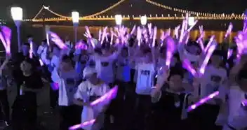 斗鱼粉丝节上主播与土豪吃好喝好,却让水友门外跳舞助兴