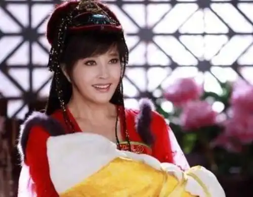 赵丽颖有翡遭质疑,强行扮嫩,她的演技退步了
