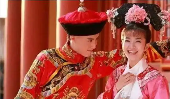 还珠格格永琪与欣荣生子,为何小燕子还爱他看班杰明做了啥吧
