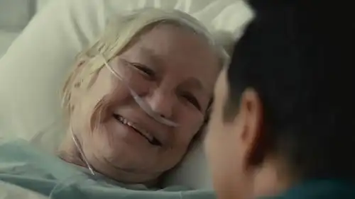 科幻片大叔重返地球,女儿已经100岁高龄,自己却还是年轻模样
