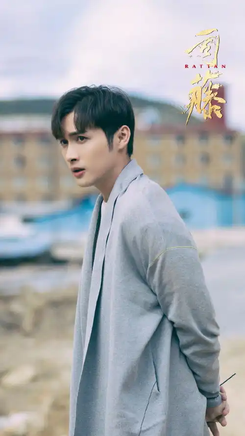 张彬彬出道日是景甜生日小狗勾舍得花钱,女王随时服装秀
