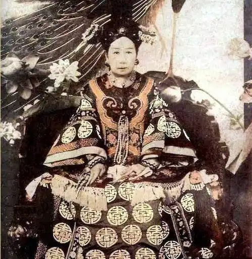 老人收藏慈禧唯一真实照片,故宫问多少钱捐,老人如何回答
