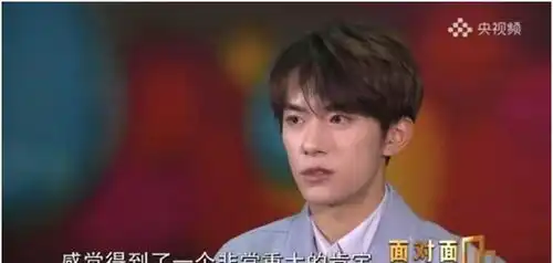 连烤肠都买不起的易烊千玺,背地里却住近亿元豪宅,奢如宫殿
