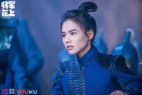 有时我们也许并不需要多精致完美的妆发
